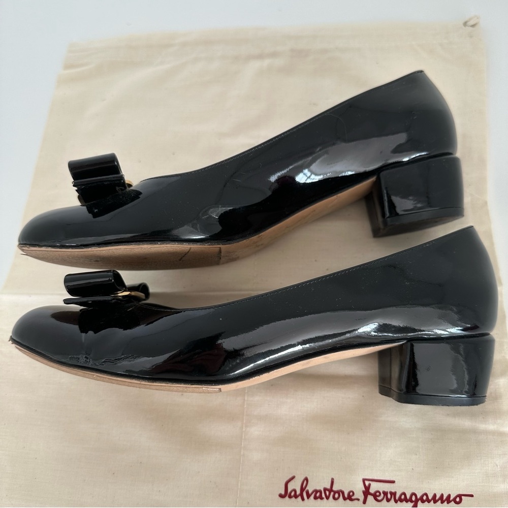Ferragamo Vara Bow Low-Heel Pumps Patent Leather - Picture 6 of 9